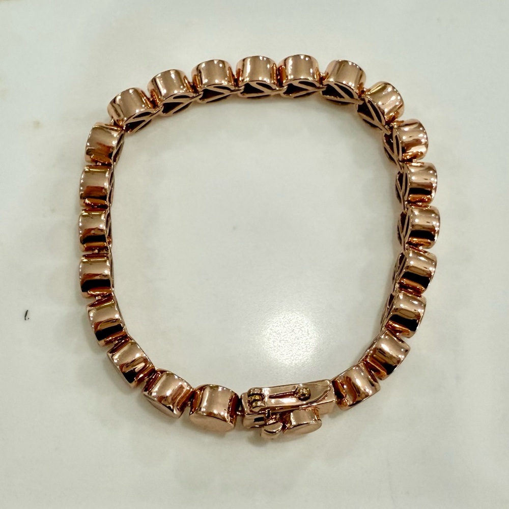 Beautiful rose gold toned bracelet